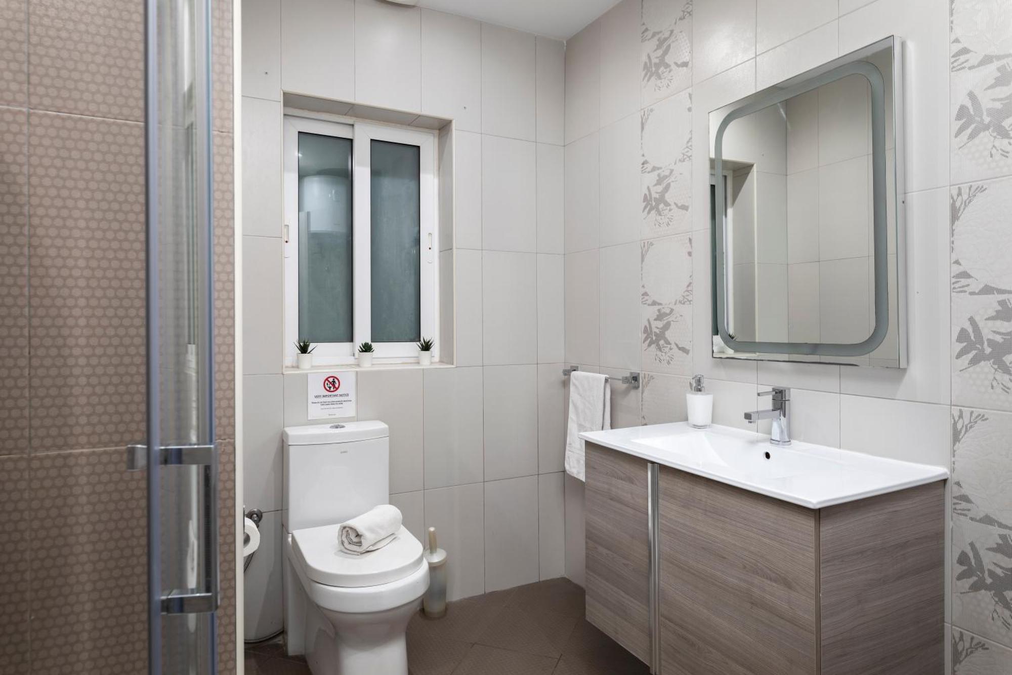 Modern Ensuite In Shared Near Balluta Bay Sliema Gzira * San Ġiljan