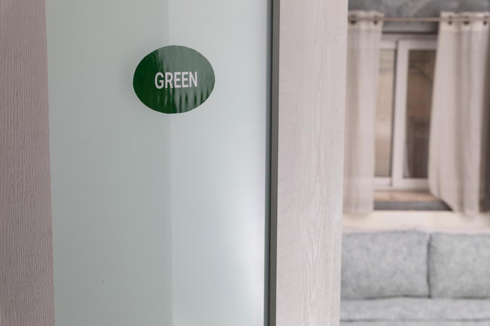 Modern Ensuite In Shared Near Balluta Bay Sliema Gzira