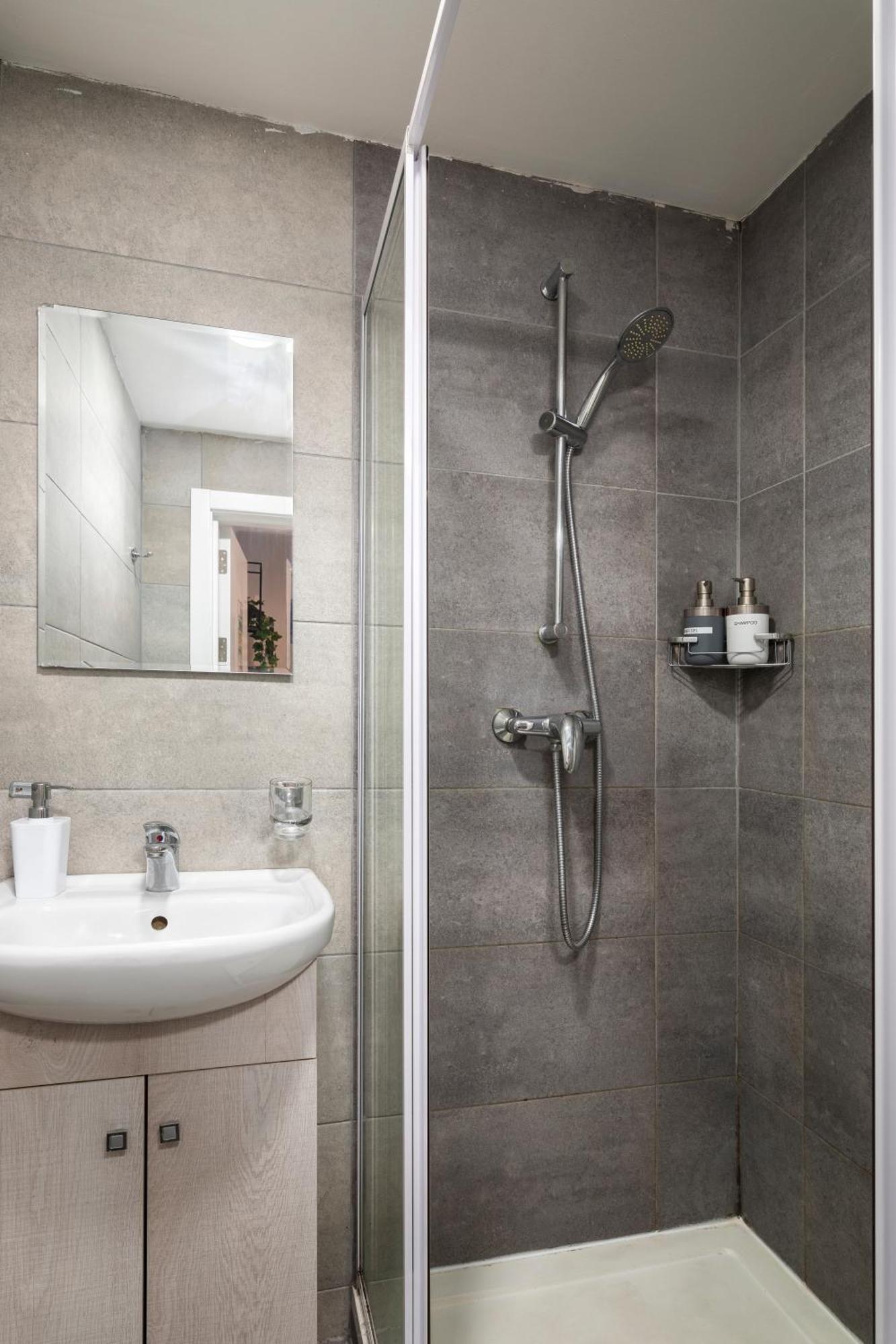 Modern Ensuite In Shared Near Balluta Bay Sliema Gzira Homestay szállás San Ġiljan